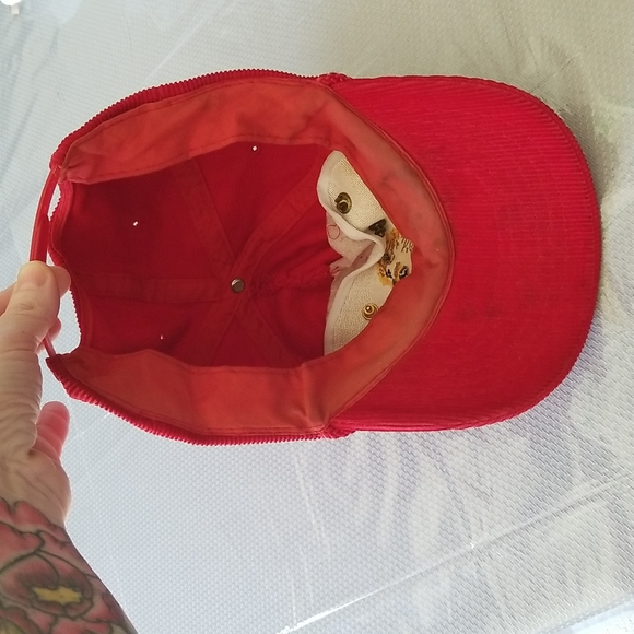 Corduroy 1970s Vintage Hat for Men with Vintage Pins - Picture 12 of 16